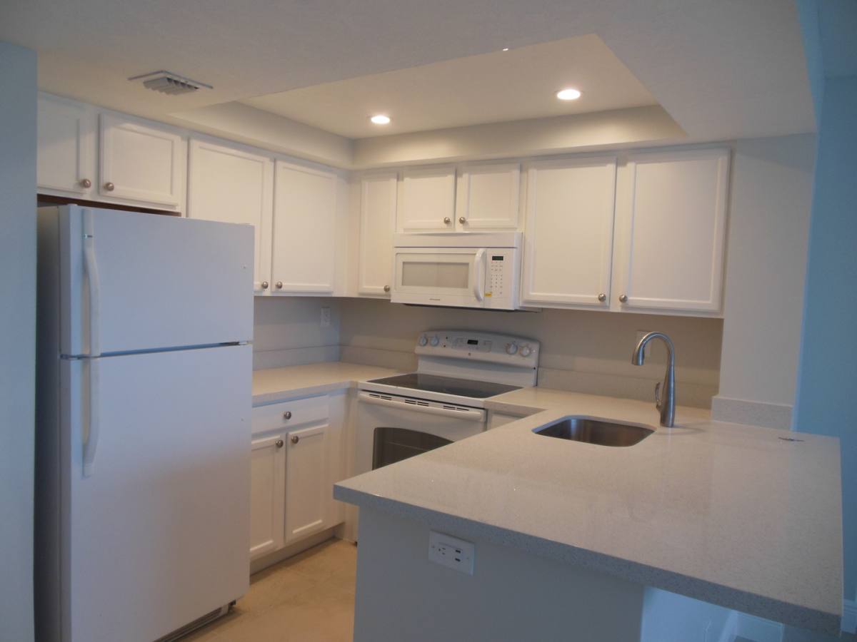 Apartment for rent at 728 Executive Center Dr, West Palm Beach, FL 33401