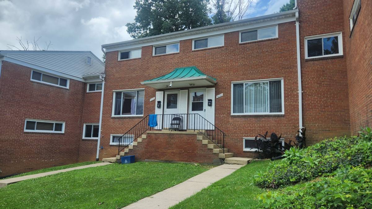 Townhouse for rent at 5022 8th Rd S, Arlington, VA 22204
