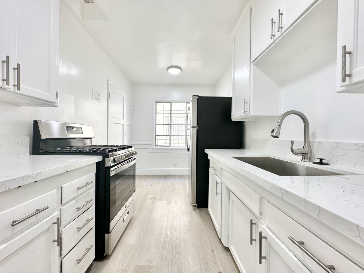 Apartment for rent at 1024 Menlo Ave, Los Angeles, CA 90006
