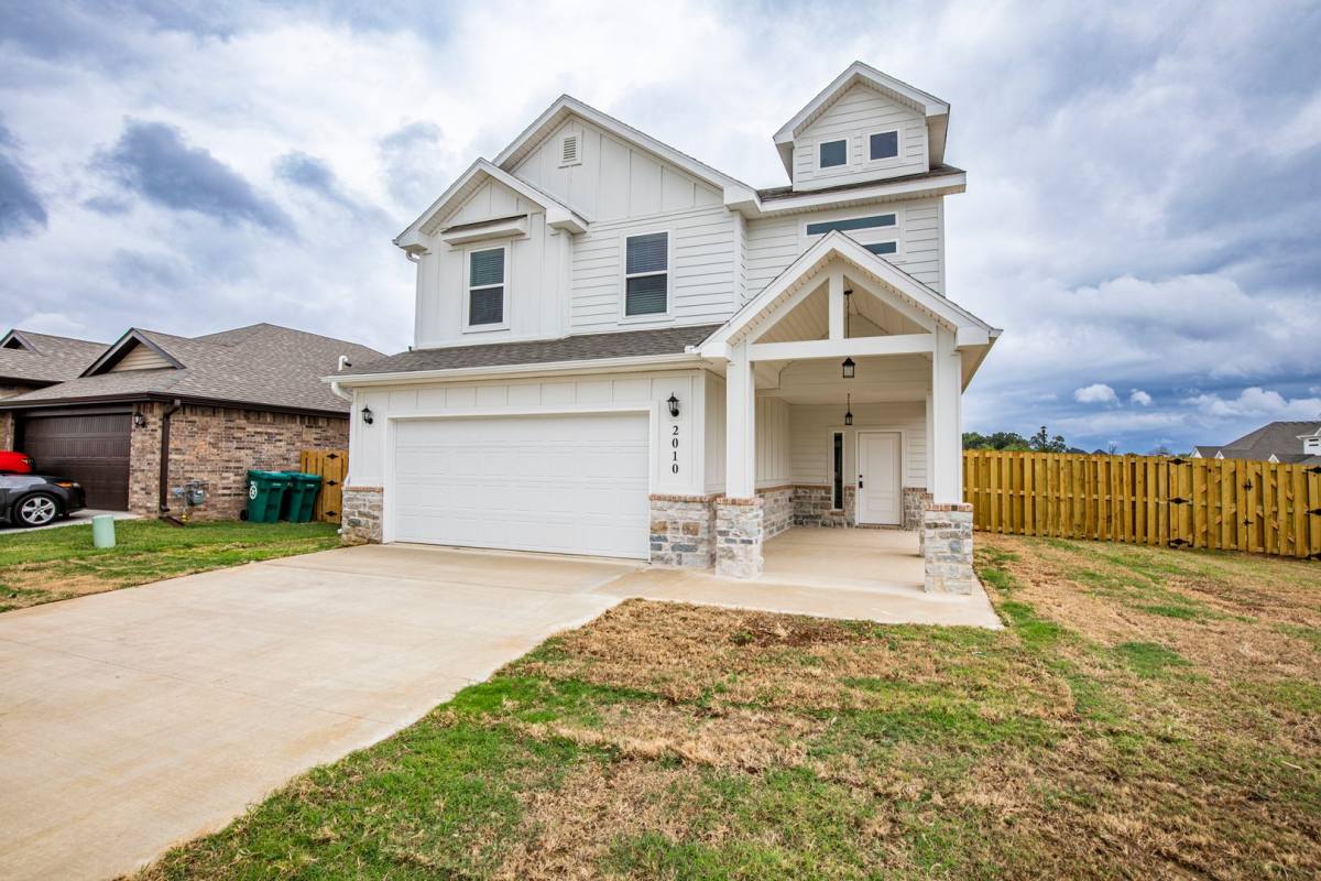 House for rent at 2010 Periwinkle Place, Centerton, AR 72719