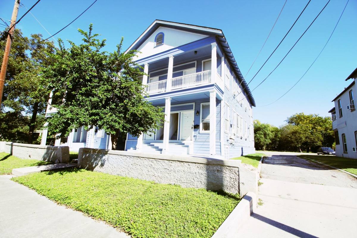Apartment for rent at 1716 N Olive, San Antonio, TX 78208