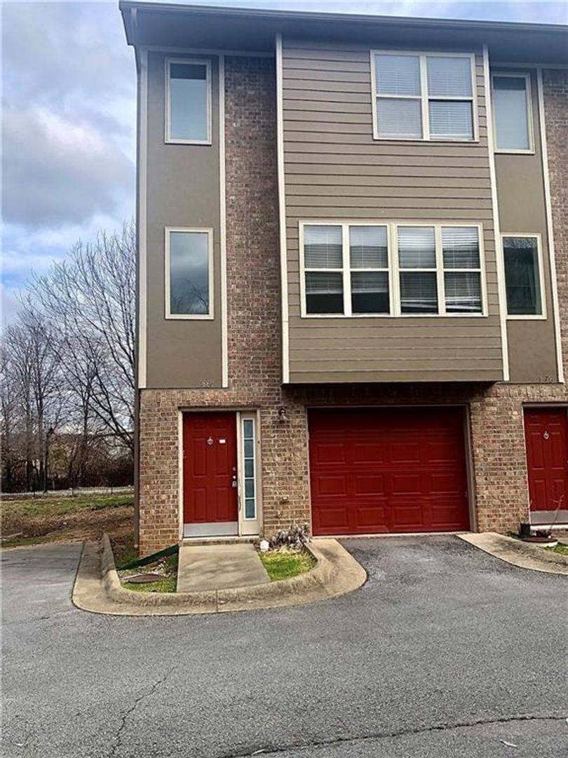 Condo for rent at 1882 N Scull Creek Dr, Fayetteville, AR 72703