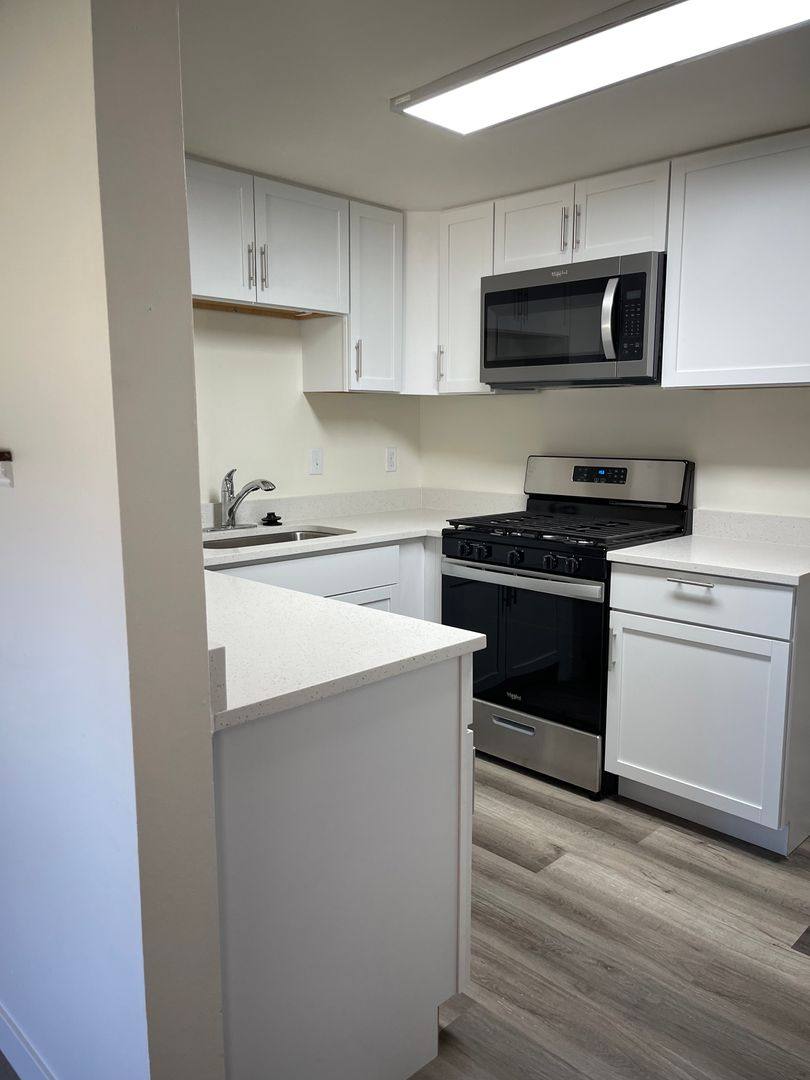 9102 W Dixon St, Milwaukee, WI 53214