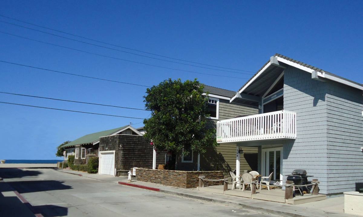 Apartment for rent at 109 27th St, Newport Beach, CA 92663