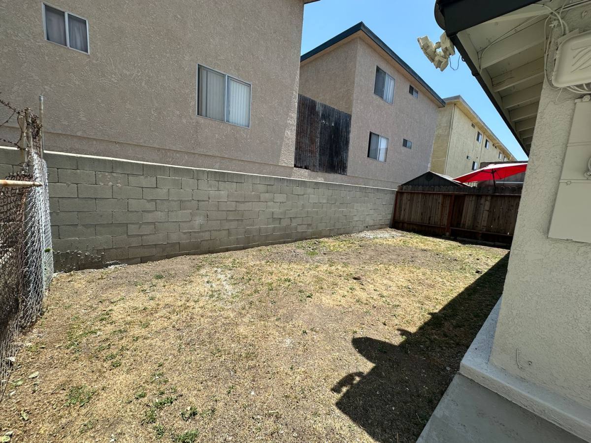 Apartment for rent at 13600 Kornblum Ave, Hawthorne, CA 90250
