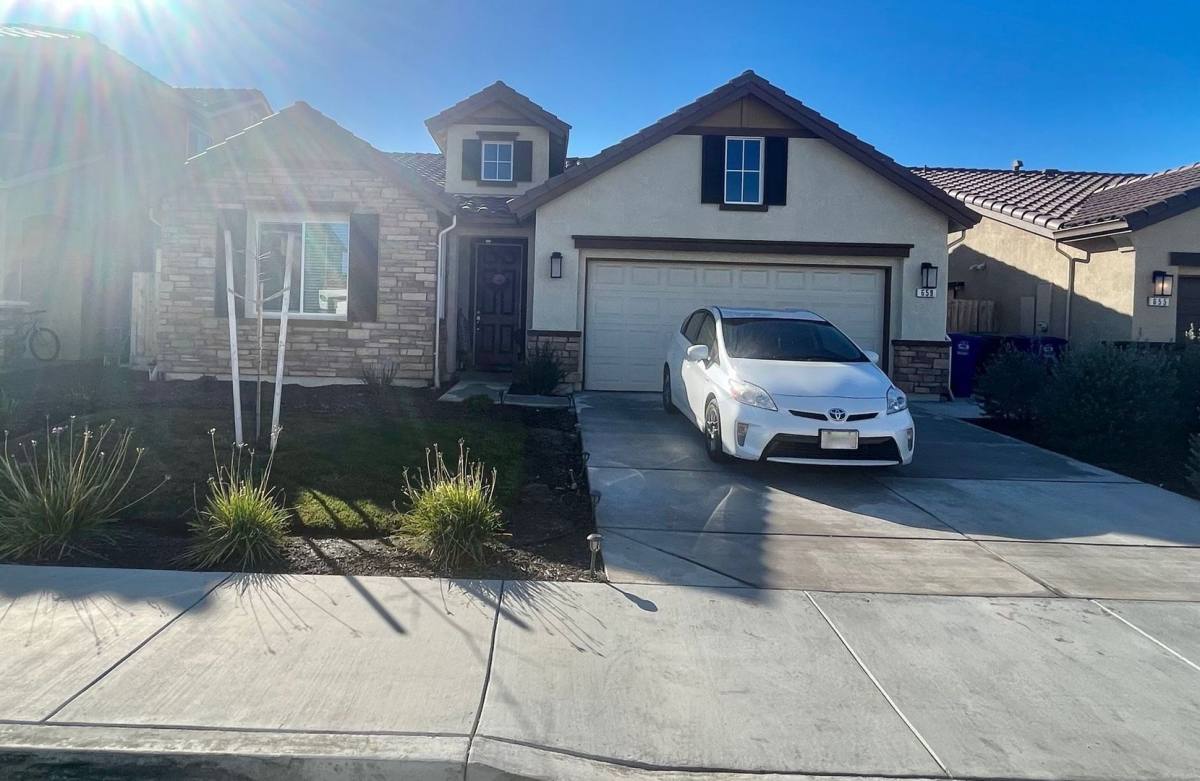 House for rent at 659 Pinelli Dr, Los Banos, CA 93635