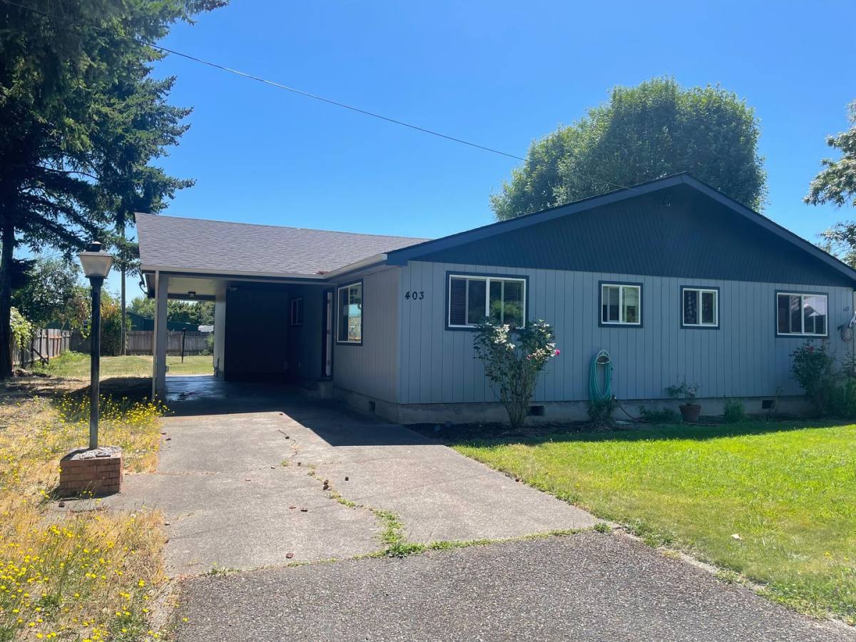 Townhouse for rent at 403 Baker St, Lebanon, OR 97355