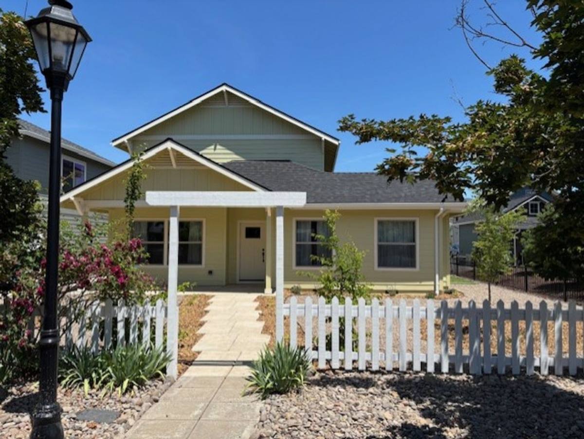House for rent at 267 Talent Ave, Talent, OR 97540