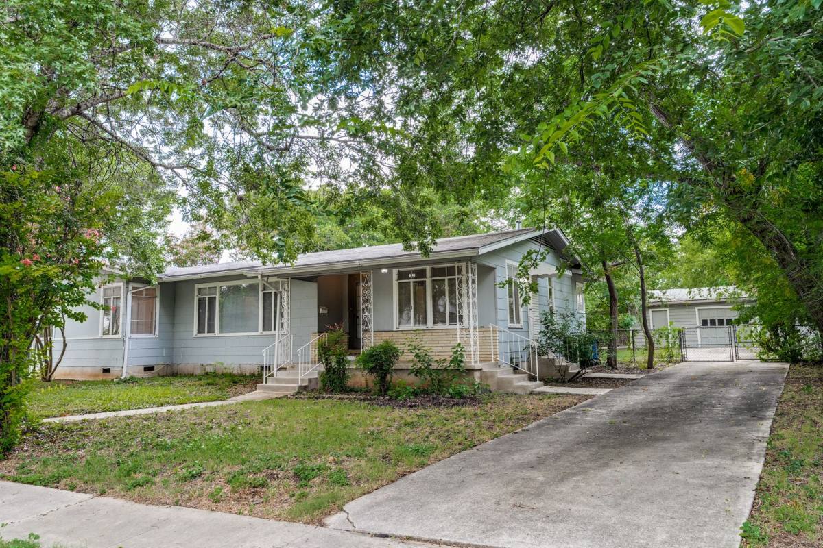 House for rent at 203 Lindell Place, San Antonio, TX 78212