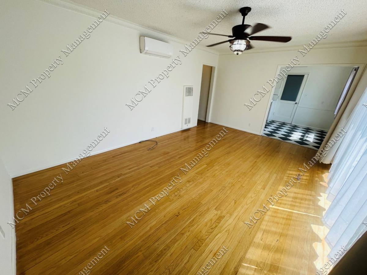 Apartment for rent at 5761 San Vicente Blvd, Los Angeles, CA 90019