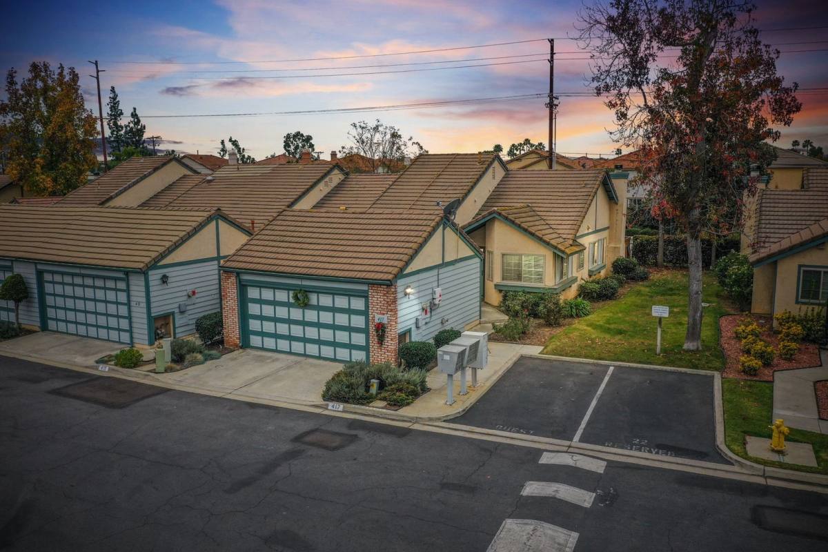 Townhouse for rent at 417 Nantucket Glen, Escondido, CA 92027