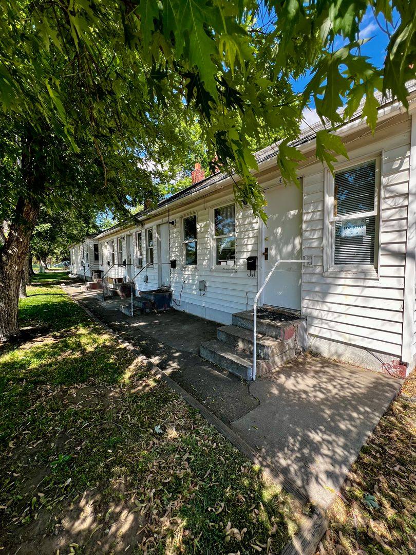Apartment for rent at 1303 S 10th Ave, Yakima, WA 98902