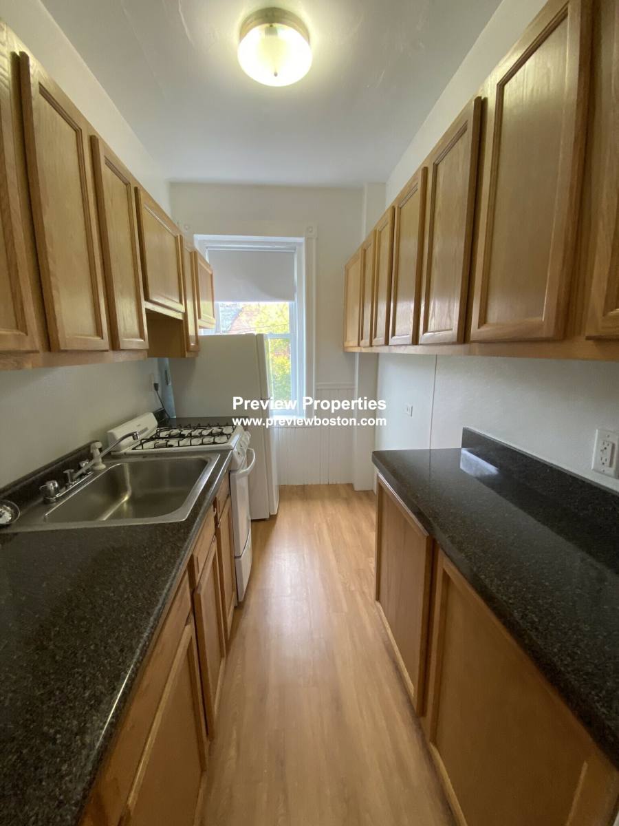 Apartment for rent at 1822 Beacon St #8P, Brookline, MA 02445