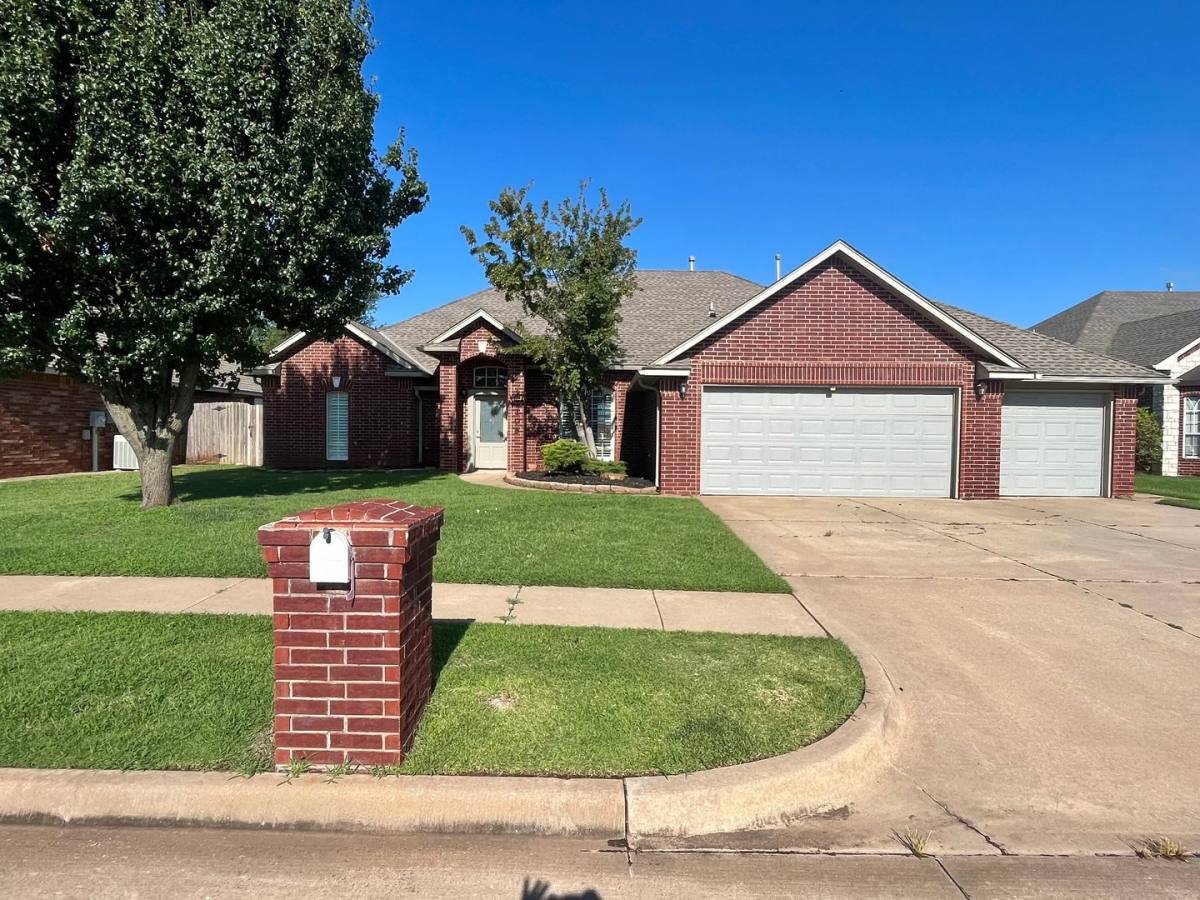 House for rent at 17105 Granite Place, Edmond, OK 73012