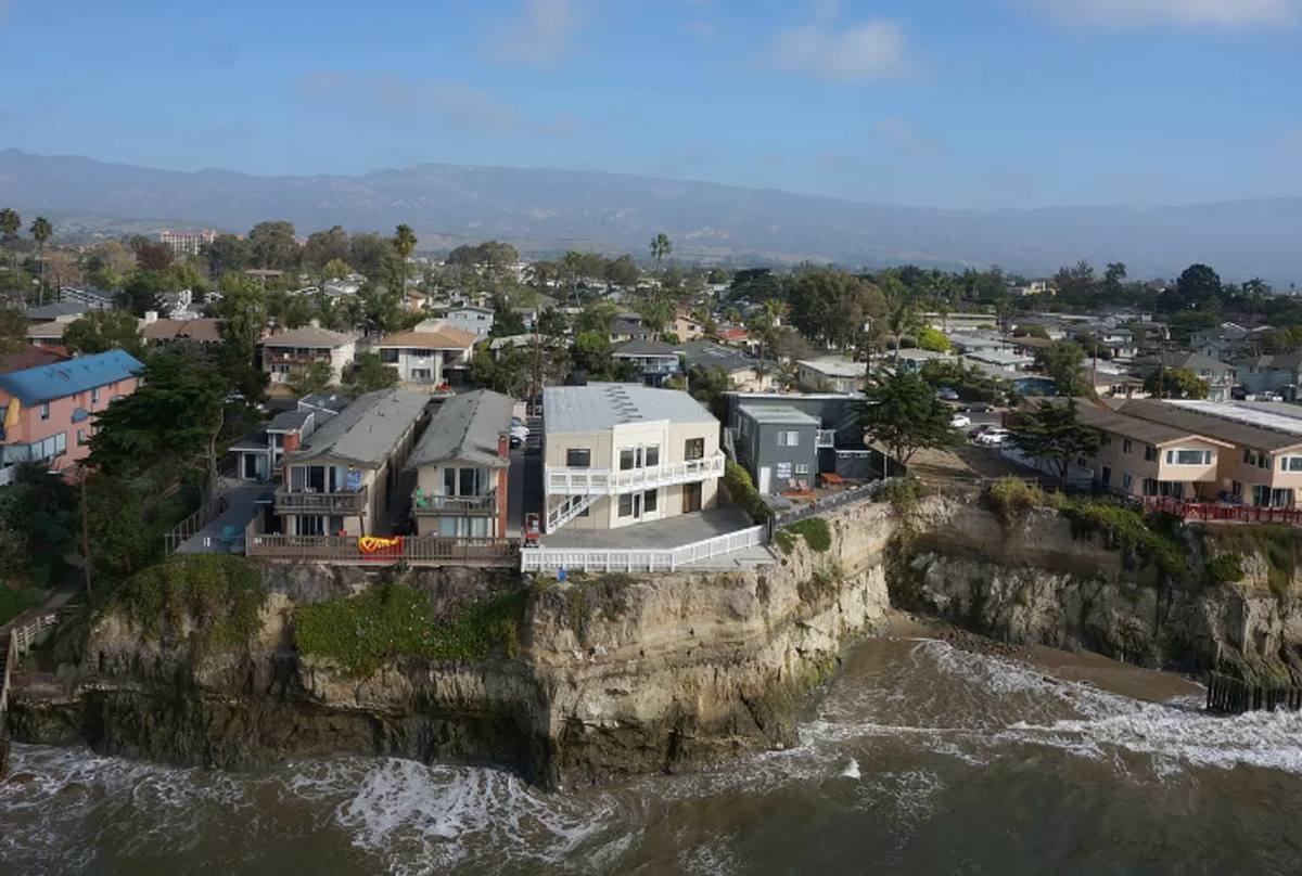 Apartment for rent at 6761 Del Playa Dr, Goleta, CA 93117
