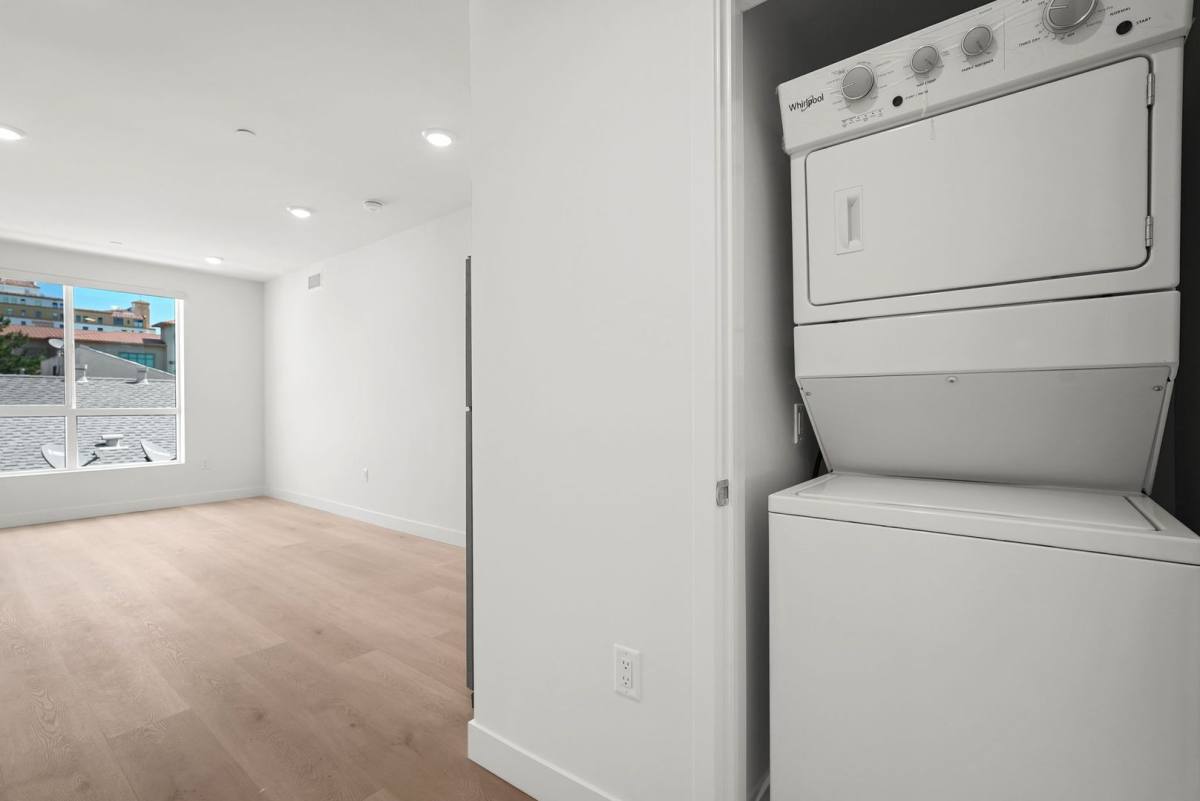 Apartment for rent at 433 Rosenell Terrace, Los Angeles, CA 90026