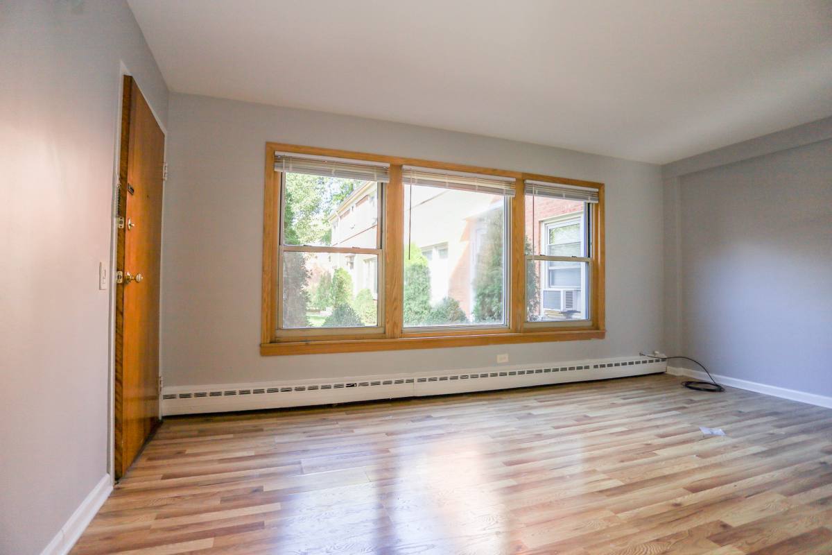 Apartment for rent at 2103 W Farragut #1A, Chicago, IL 60625