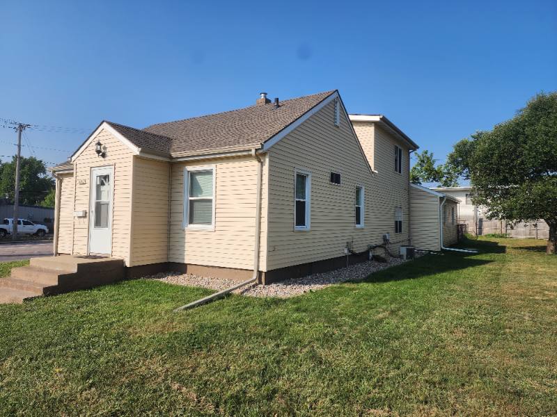 House for rent at 1001 N Kiwanis Ave, Sioux Falls, SD 57104