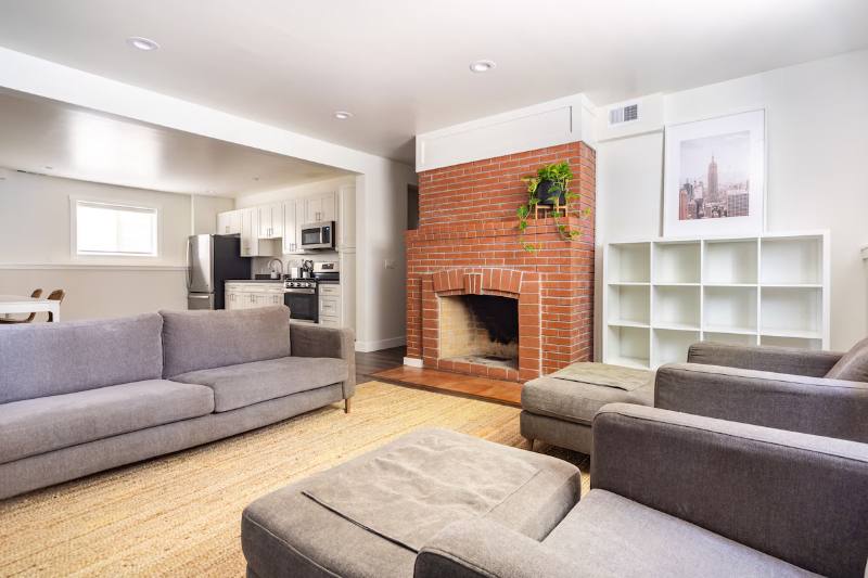 Apartment for rent at 658 Central Ave, Pittsburg, CA 94565