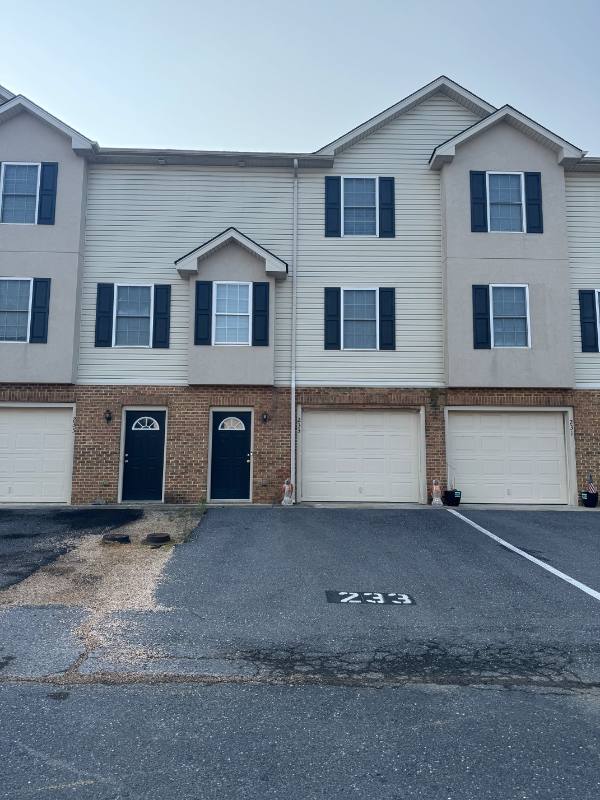 Townhouse for rent at 233 Telluride Dr, Broadway, VA 22815
