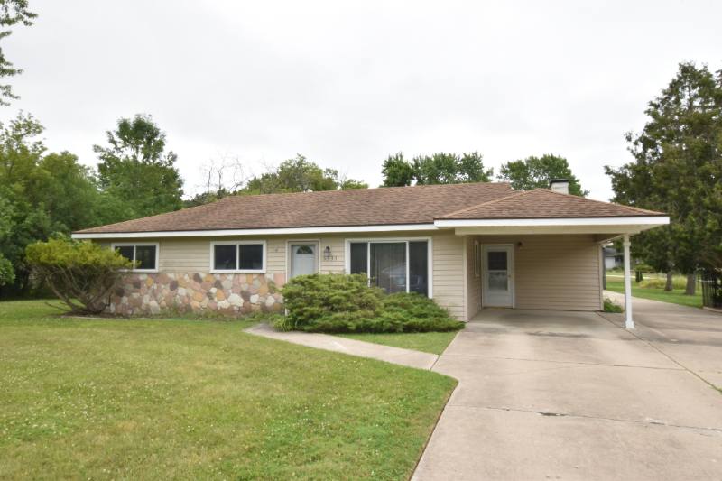 House for rent at 6333 Hermana Rd, West Bloomfield, MI 48324