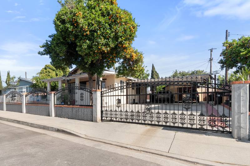 House for rent at 1822 E 70th St, Los Angeles, CA 90001