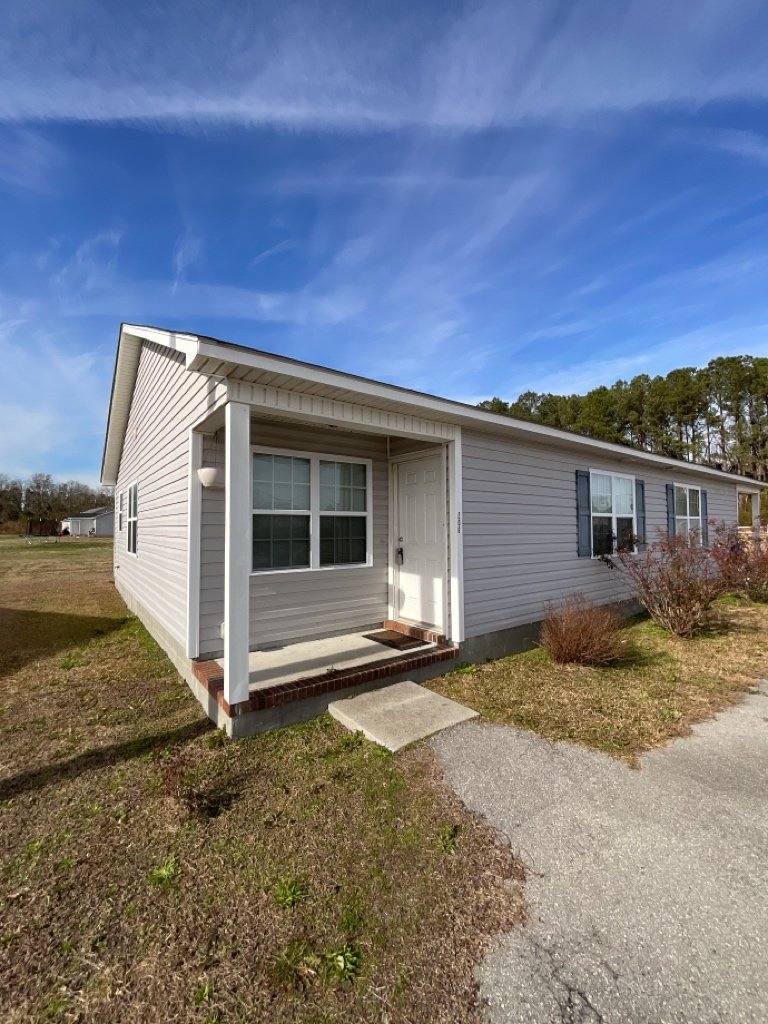 Townhouse for rent at 206 Angus Lane, Richlands, NC 28574