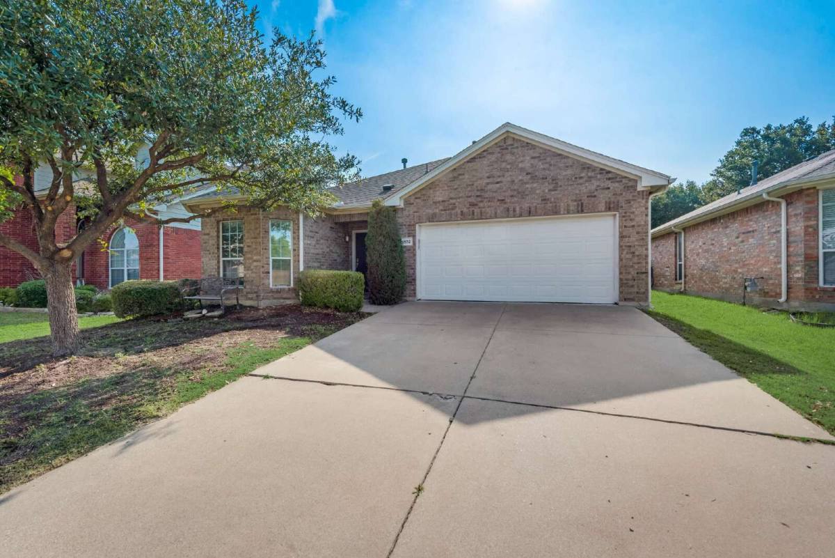 House for rent at 5832 Center Ridge Dr, Fort Worth, TX 76131