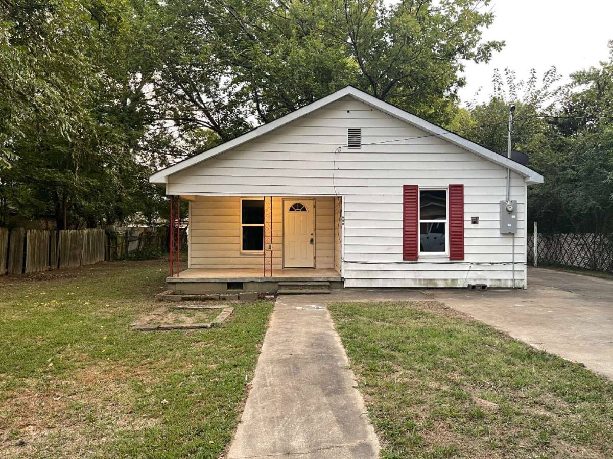 House for rent at 215 Spruce St, Jonesboro, AR 72401