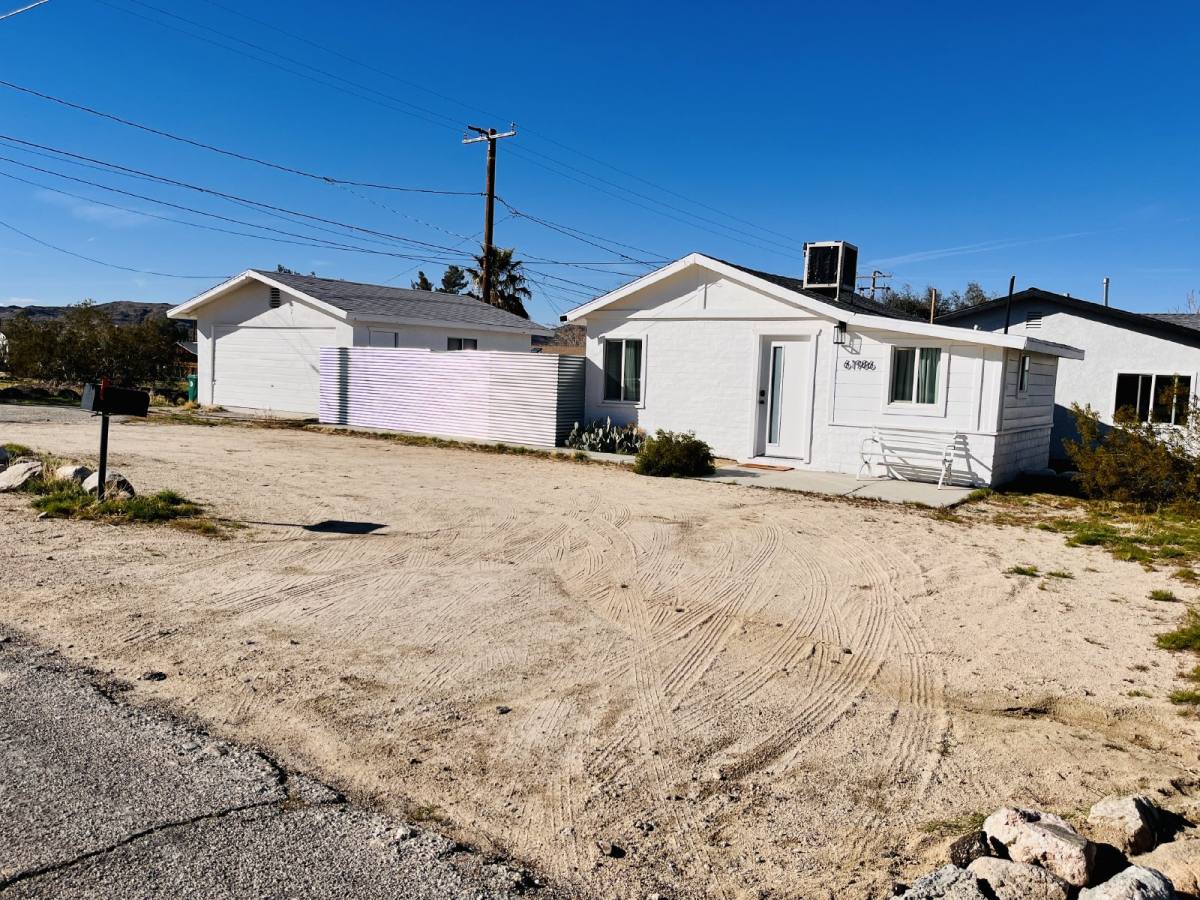 House for rent at 61986 Desert Air Rd, Joshua Tree, CA 92252
