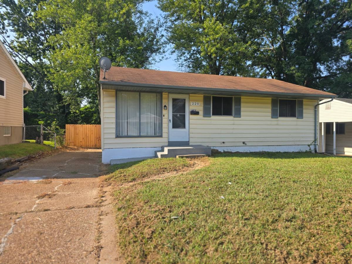 House for rent at 220 McAlpine Dr, Saint Louis, MO 63137