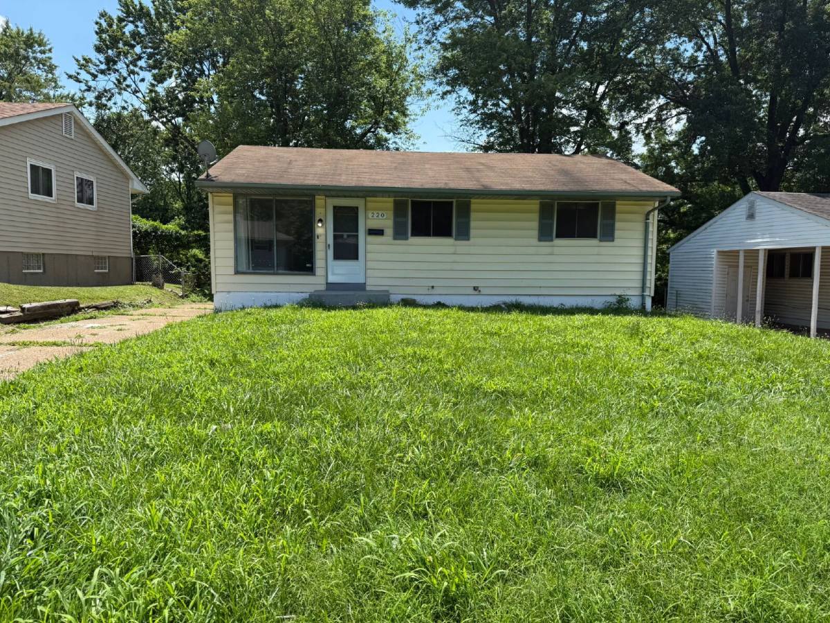 House for rent at 220 McAlpine Dr, Saint Louis, MO 63137