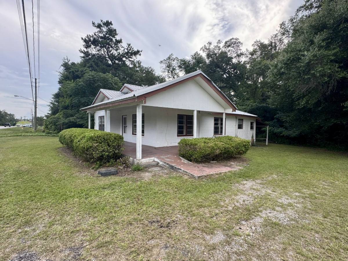 House for rent at 2803 Penn Ave, Marianna, FL 32448