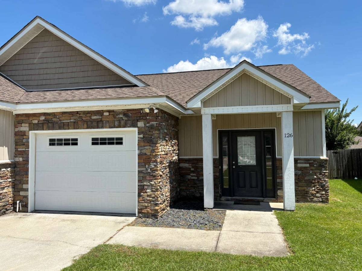 Townhouse for rent at 126 Heyward Dr, Dothan, AL 36303