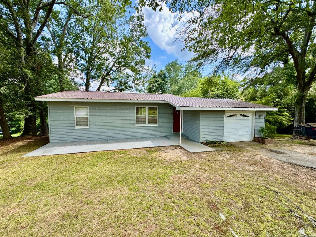 House for rent at 203 Adams St, Westminster, SC 29693