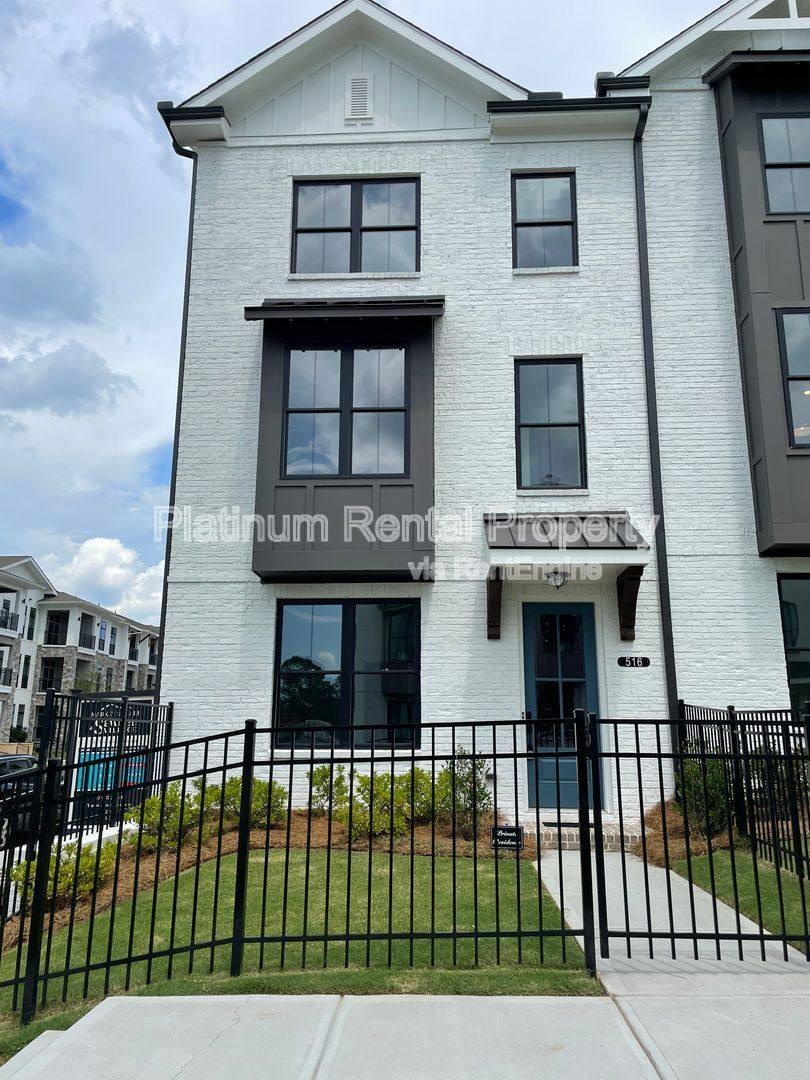 Townhouse for rent at 516 Healy Dr, Cumming, GA 30040