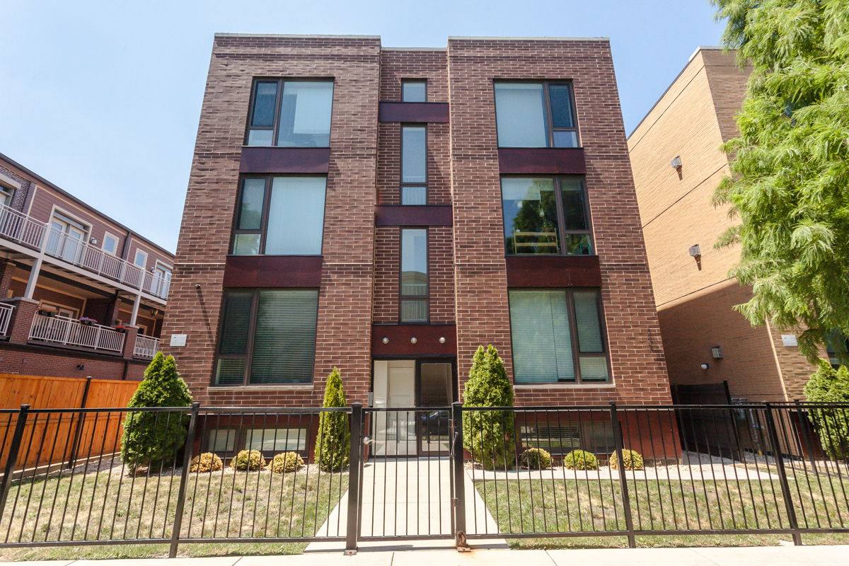 Apartment for rent at 3508 N Sacramento Ave #1S, Chicago, IL 60618