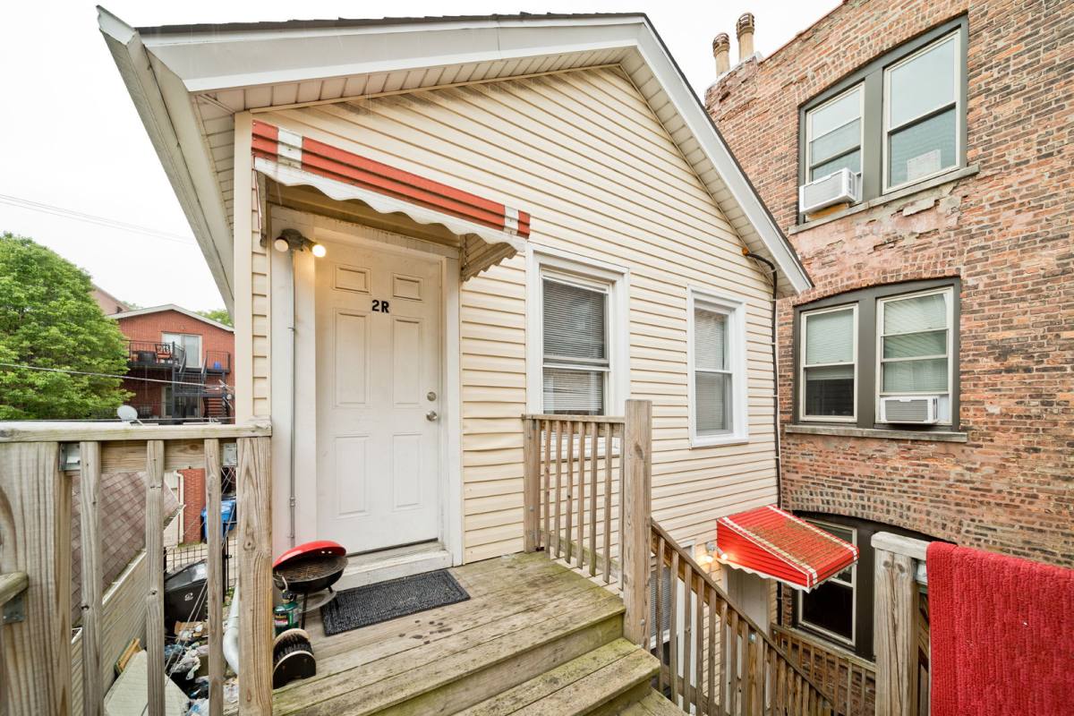 House for rent at 1431 W Flournoy St #2R, Chicago, IL 60607