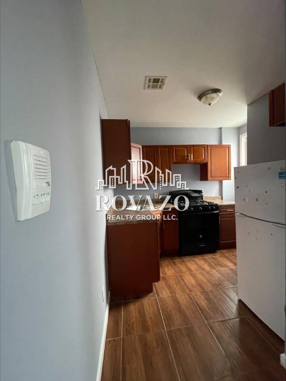 Apartment for rent at 180 Alexander St #3, Newark, NJ 07106