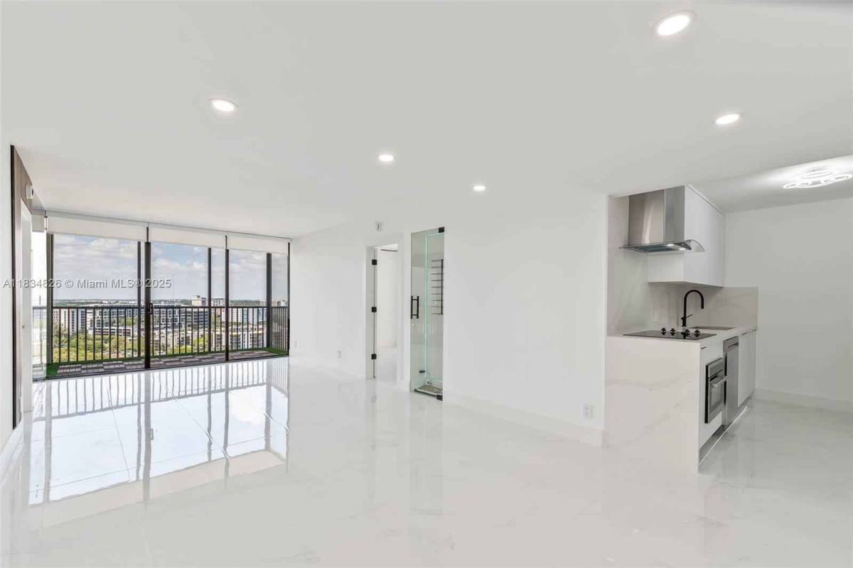 Condo for rent at 20335 W Country Club Dr, Miami, FL 33180