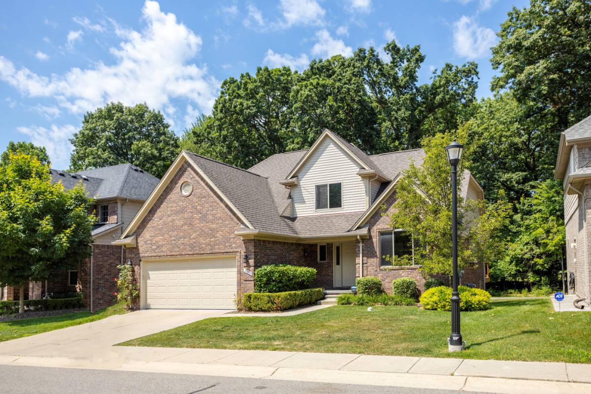 House for rent at 29893 Trailwood Dr, Warren, MI 48092