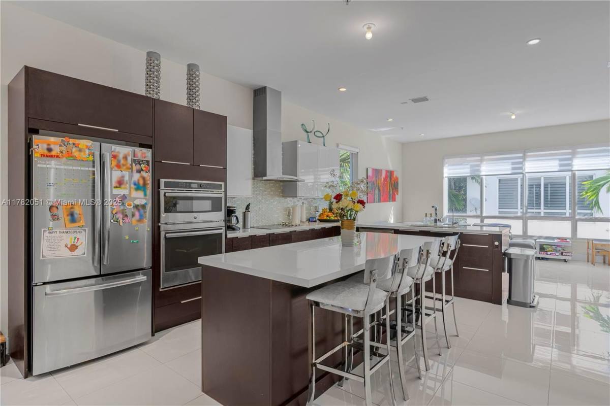 Townhouse for rent at 6671 NW 105th Place, Miami, FL 33178