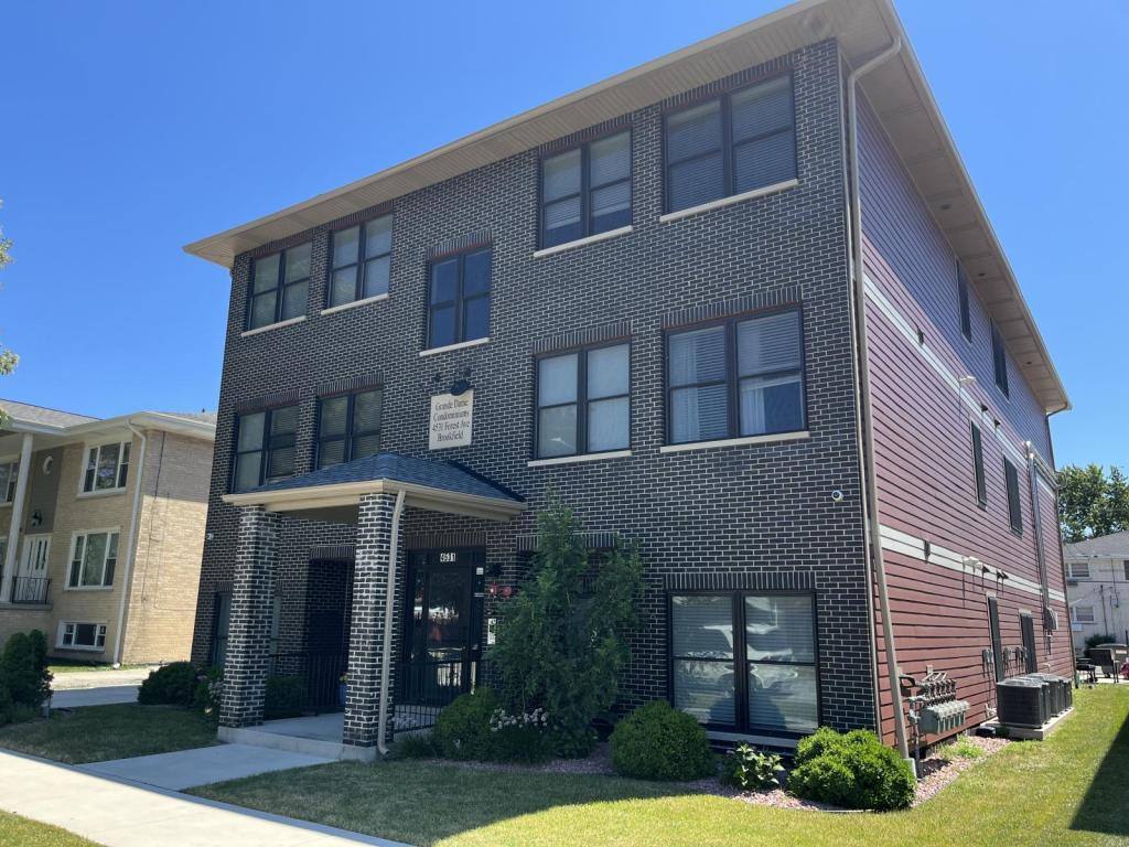 House for rent at 4531 Forest Ave #1A, Brookfield, IL 60513