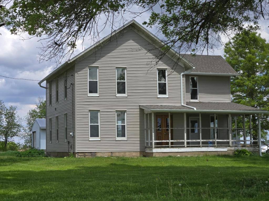 House for rent at 207 170th St, Aledo, IL 61231