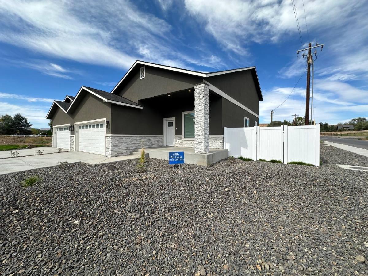 Apartment for rent at 9005 Palestine Way, Yakima, WA 98908