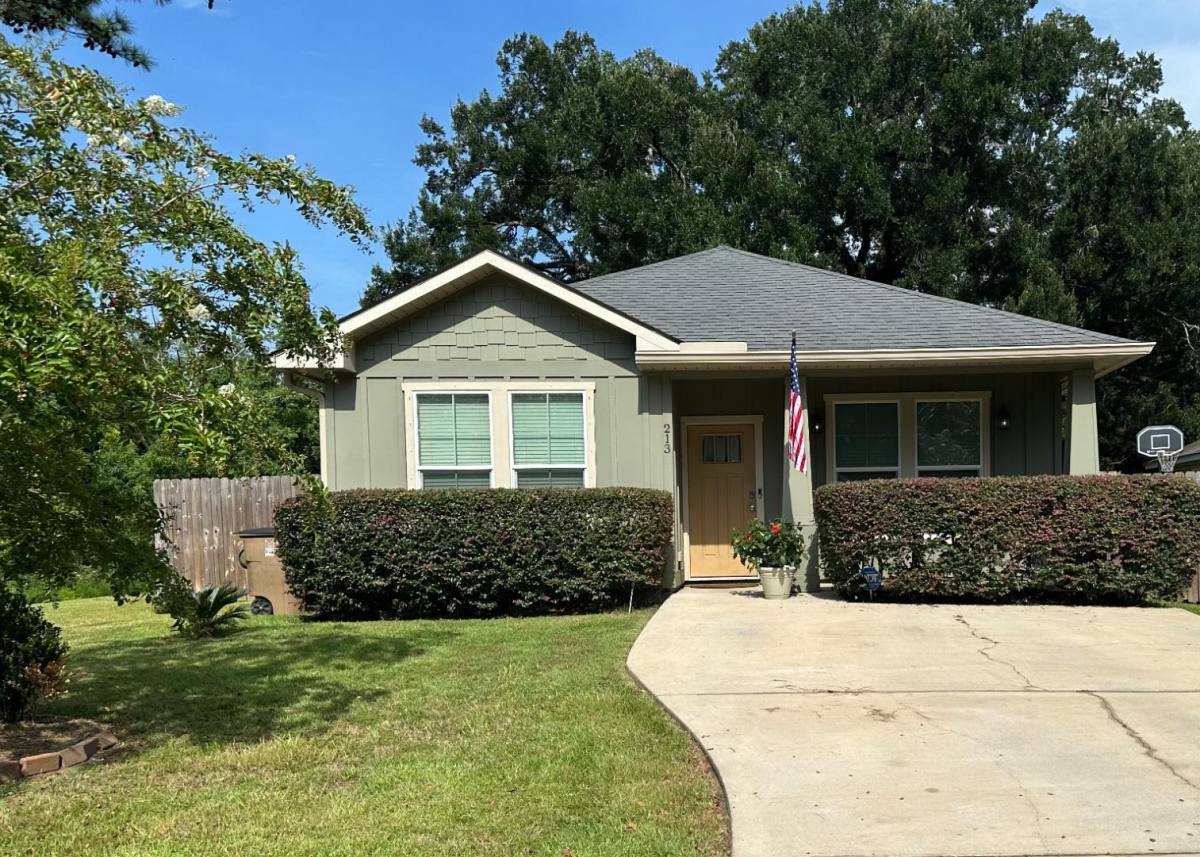 Townhouse for rent at 213 Seminole St, Mobile, AL 36606