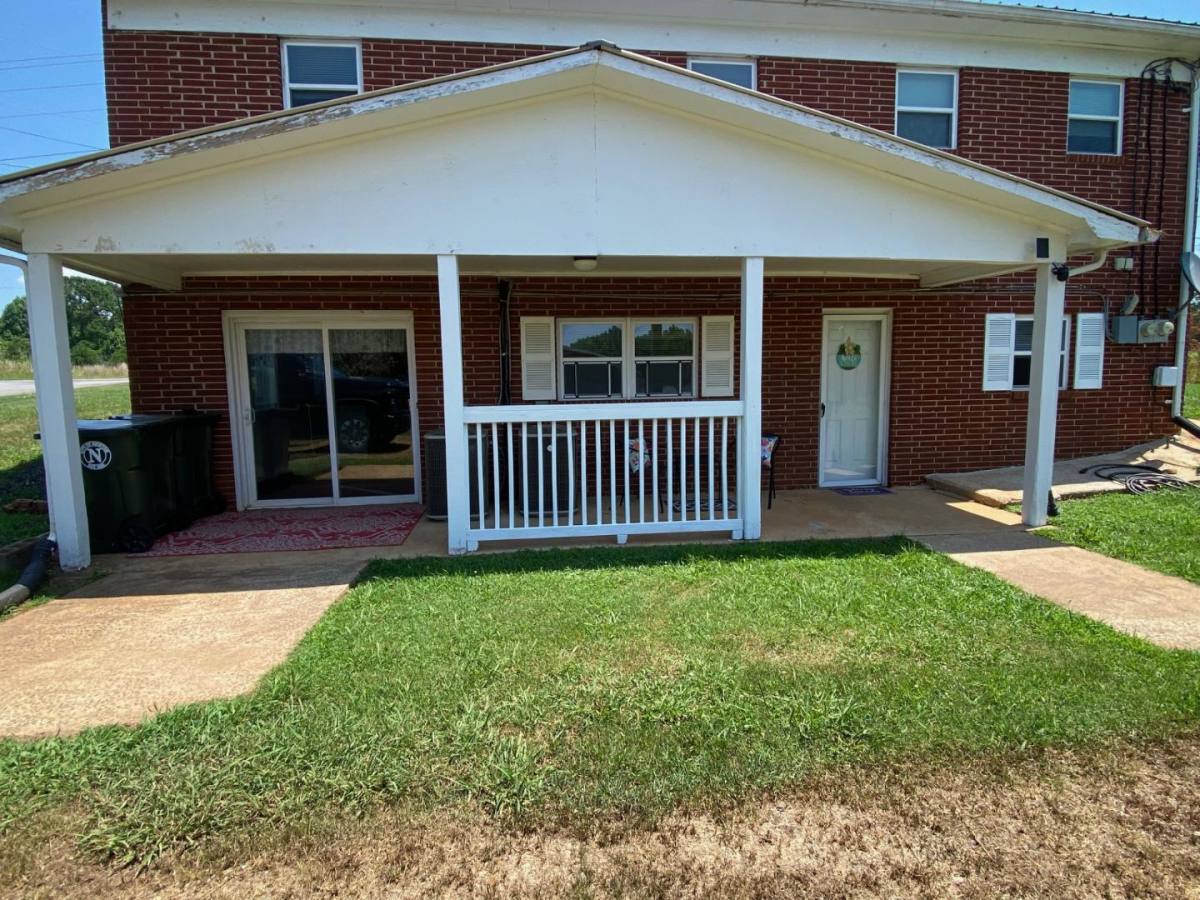 Apartment for rent at 1109 Sunset St, Newton, NC 28658