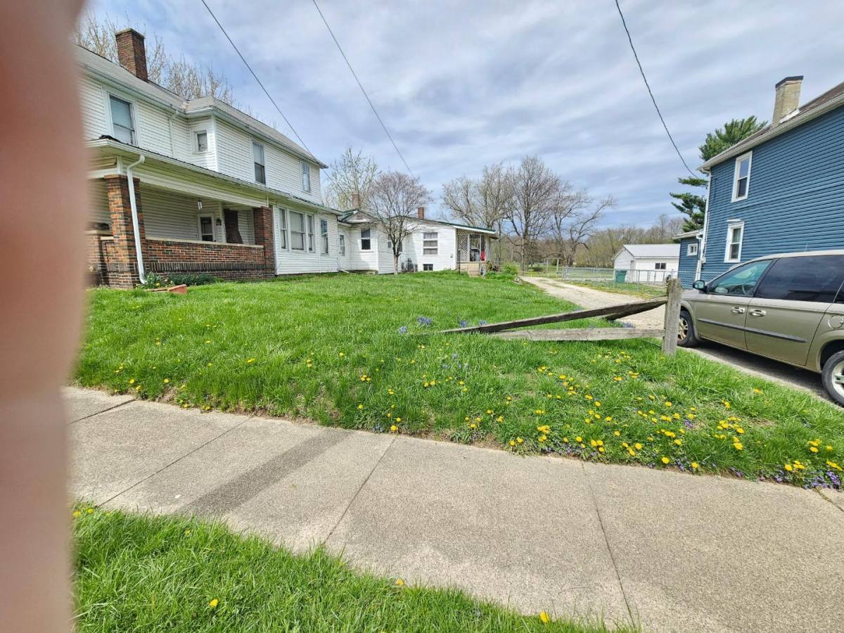 Apartment for rent at 119 Vaughn St #1&GRAVE, Crooksville, OH 43731