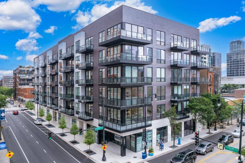 Apartment for rent at 812 W Adams St #502, Chicago, IL 60607
