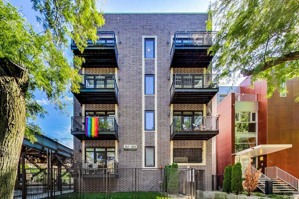 Apartment for rent at 317 W Evergreen Ave #103, Chicago, IL 60610